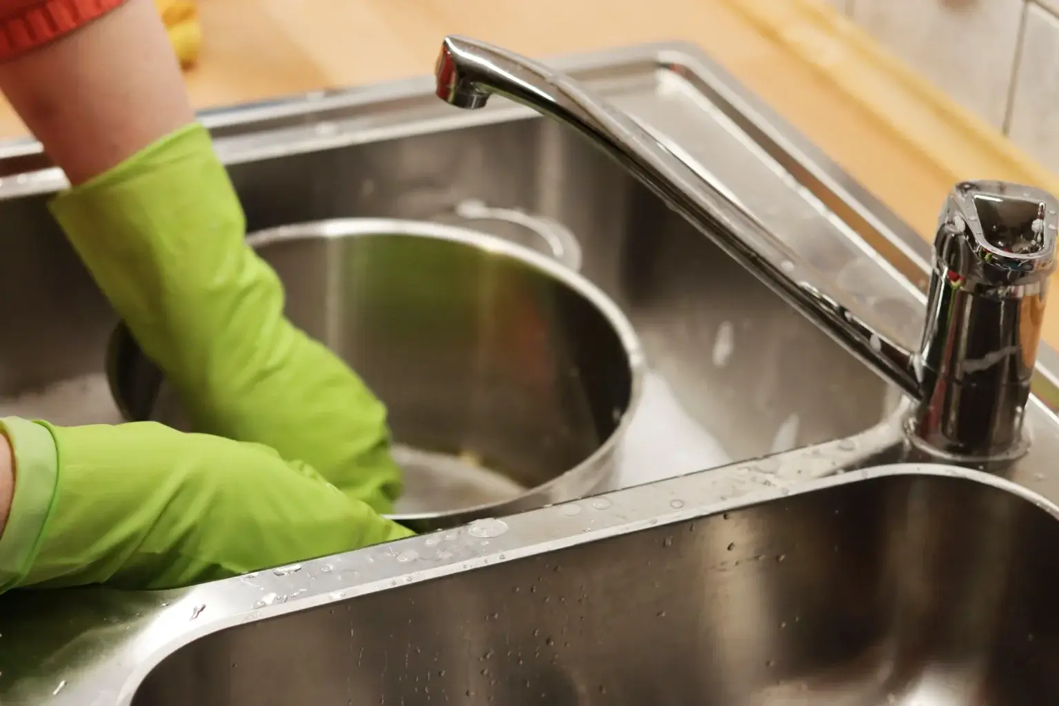 Gör ditt egna miljövänliga diskmedel, diska